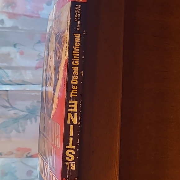 1993 Scholastic R.L. Stine's The Dead Girlfriend - Picture 6 of 6